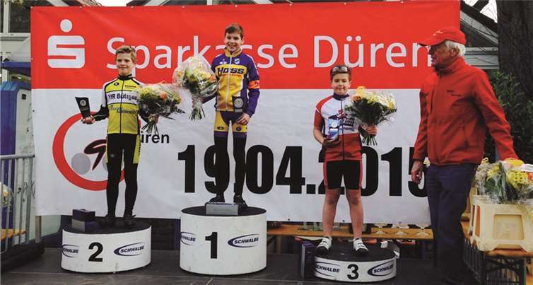 Trotz schwerer Beine nach dem Rennen in Trierweiler fuhr Noah Kranz (rechts) in Düren auf den dritten Platz.