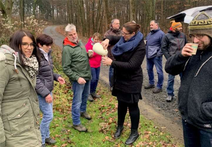 Trotz sehr feuchter Wetterlage kamen insgesamt an die 30 Linkenbacher zusammen.Foto: privat