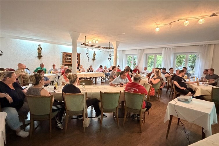 Trotz sommerlicher Temperaturen war die Versammlung gut besucht