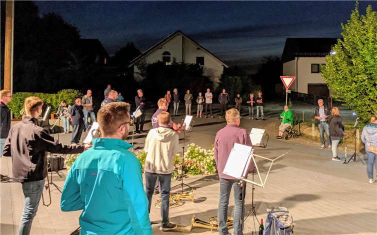 Trotzdem feierte man bis in die Nacht, unter Coronabedingungen.