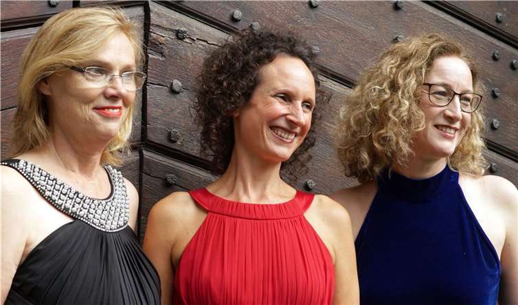 Tschida-Ensemble. v.li. Ilse Kösling, Alexandra Tschida und Petra Schwarzkopf.  Foto: Tschida-Ensemble