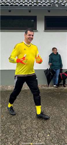 TuS-Torwartlegende Benjamin Kauert sprang für den verletzten Stammkeeper Fachinger ein