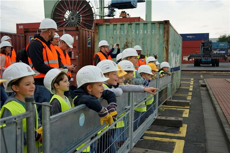 Türen auf für die Maus im Rheinhafen der Stadtwerke Andernach.  Foto: Stadtwerke Andernach