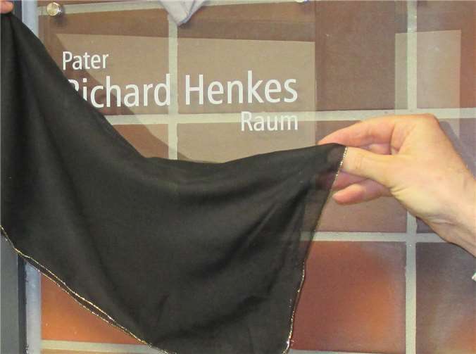 Türschild am Pater-Richard-Henkes Raum im Pfarrzentrum St. Johannes d. T. in Ruppach-Goldhausen. Fotos: Archiv/Privat