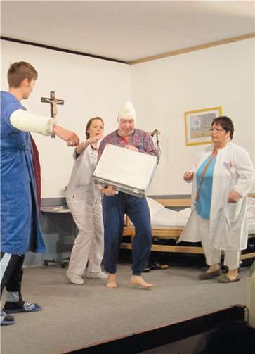 Turbulent geht es auf dem Krankenzimmer zu.