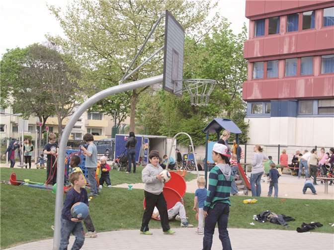 Turbulent ging es bereits am Tag der Eröffnung auf dem Spielplatz zu.