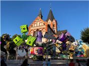 Turbulent ging es vor der Kirche zu.  Foto: ROB 