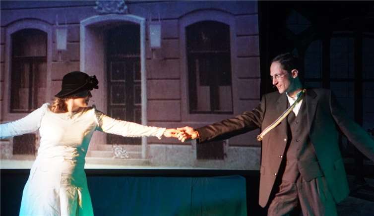 Turbulente Jugendzeit – Ludowika Linhard(Carolin Ankenbauer) und Franz Reinisch (Mathias Gall).