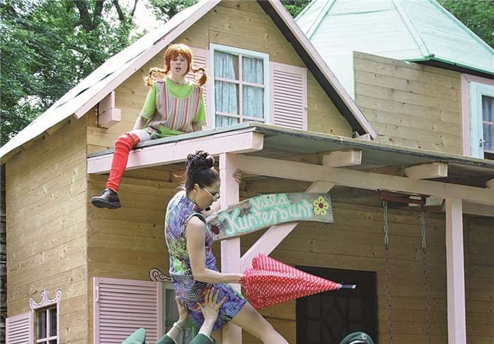 Turbulente Szenen spielen sich vor der Villa Kunterbunt ab.