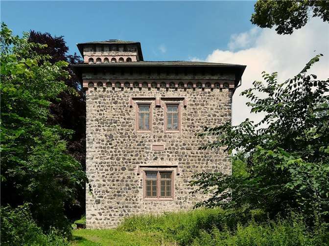 Turmbesichtigungen und Führungen werden angeboten.  Foto: Förderverein Burgruine Arenberg e.V.)