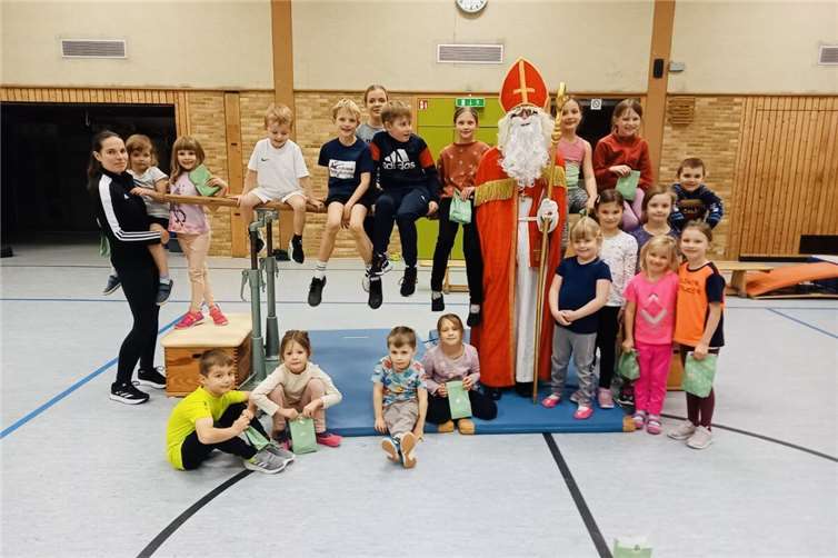 Turnen, Lieder und Geschenke: Ein besonderer Nikolaustag beim SV Hambuch. Foto: Frau Klein