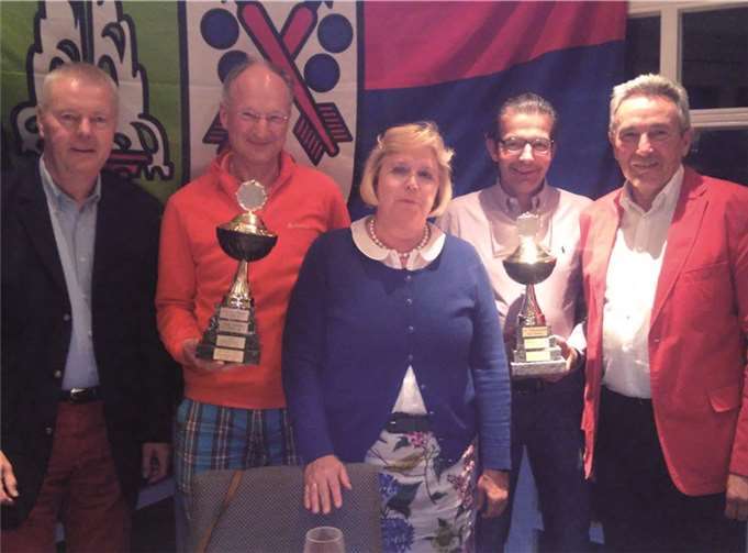 Turnierleiter Franz Keiman (v.l.), Stadtmeister Christian Lindner, Stadtbürgermeisterin Gabriele Hermann-Lersch, Stadtmeister Jörg Arf, Turnierleiter Franz-Josef Schneider. privat