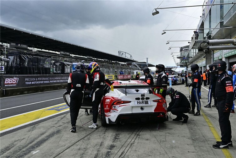 Typisches Eifelwetterprägte den ersten Tag der 54. ADAC RAVENOL 24h Nürburgring....