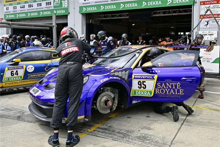 Typisches Eifelwetterprägte den ersten Tag der 54. ADAC RAVENOL 24h Nürburgring....