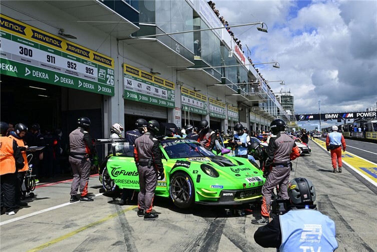 Typisches Eifelwetterprägte den ersten Tag der 54. ADAC RAVENOL 24h Nürburgring....