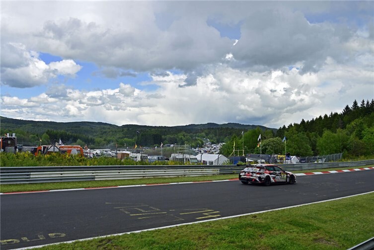 Typisches Eifelwetterprägte den ersten Tag der 54. ADAC RAVENOL 24h Nürburgring....
