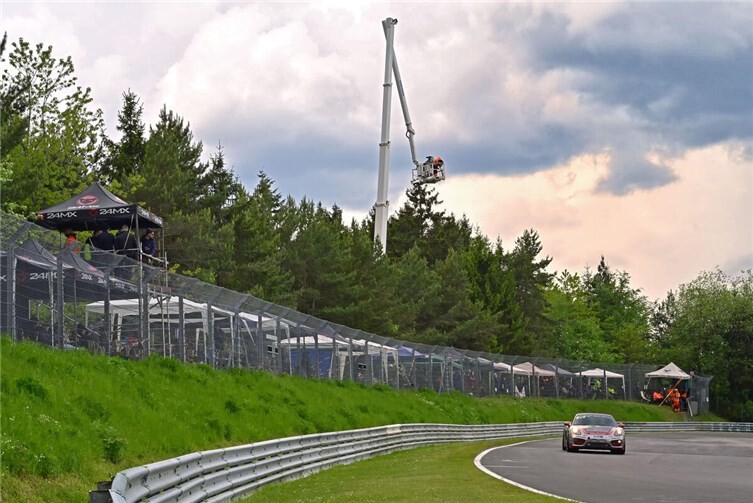 Typisches Eifelwetterprägte den ersten Tag der 54. ADAC RAVENOL 24h Nürburgring....