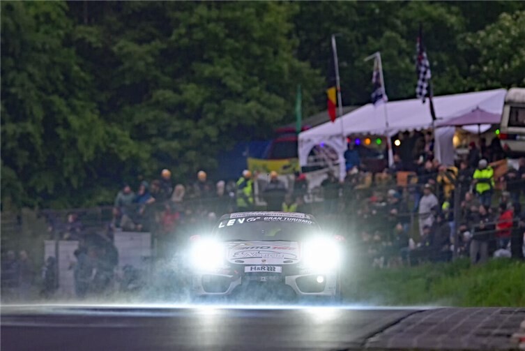 Typisches Eifelwetterprägte den ersten Tag der 54. ADAC RAVENOL 24h Nürburgring....