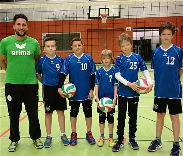 U12 Volleyballmannschaft und Trainer Georg Münz.Foto: privat