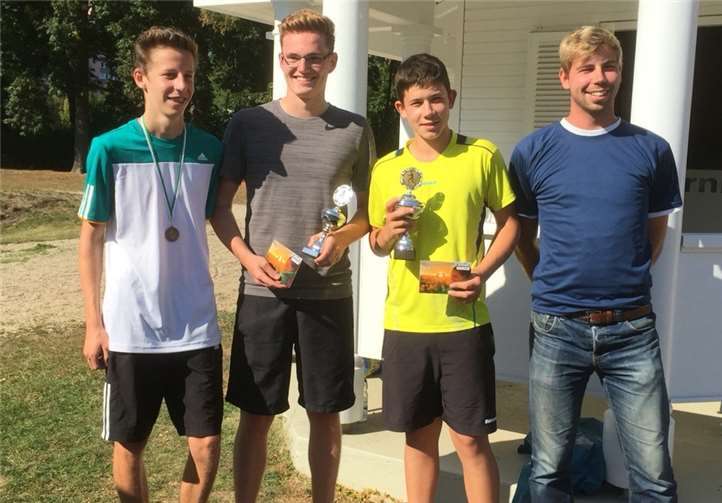 Spannende Matches und strahlende Gewinner U18 m: v.l.n.r. Lars Rollwagen, Yannik van Dijk, Maik Paul, Sebastian Riederauer