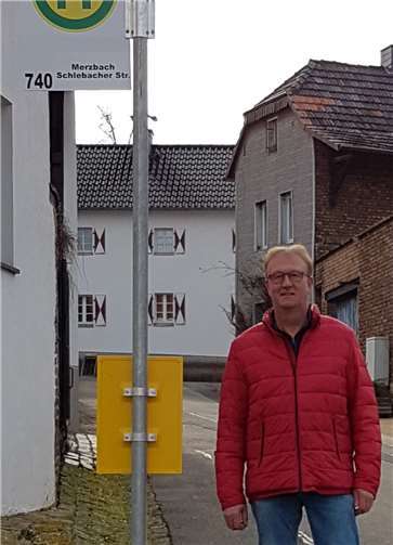 UWG Ratsherr Jörg Meyer an einem neuen Haltepunkt in Klein-Schlebach. Foto: privat
