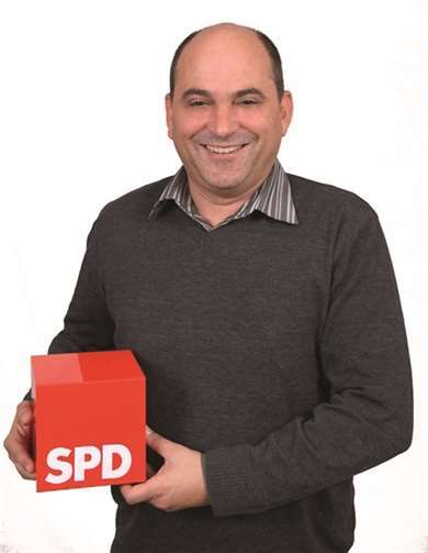 Udo Dames steht interessierten Bürgerinnen und Bürgern zu Gesprächen zur Verfügung privat