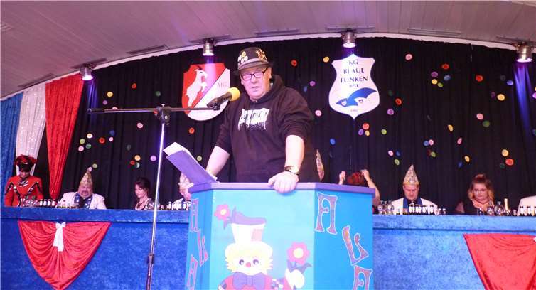 Udo Krayer „En Beller Jeck“ erwies sich mit seinen deftigen Witzen als erprobter Eisbrecher.