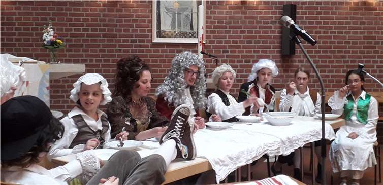 Über 100 Sängerinnen und Sänger, Bläser und Schauspieler führen am 3. und 4. Juni jeweils um 16 Uhr im Stadttheater in Rheinbach (Königsberger Str. 29) das Musical „Krach bei Bach auf“. Foto: privat