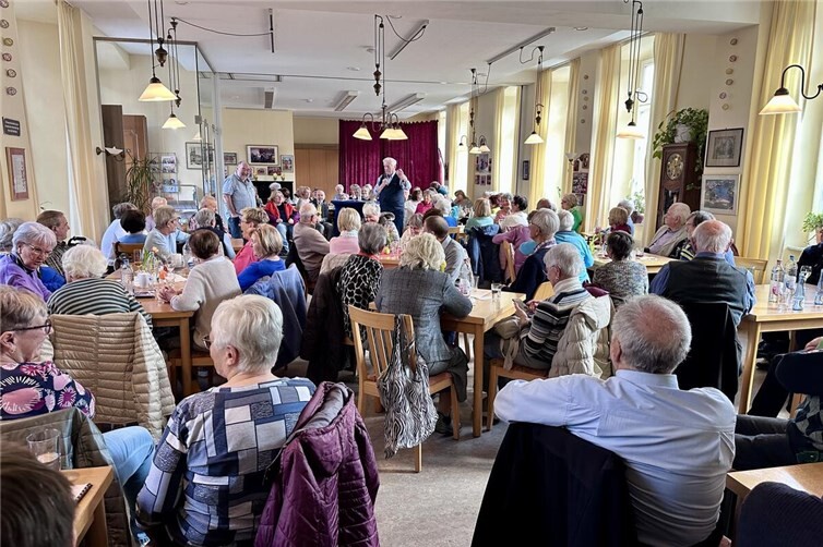Über 100 Senior:innen lauschten den Koblenzer Geschichten von Manfred Gniffke.