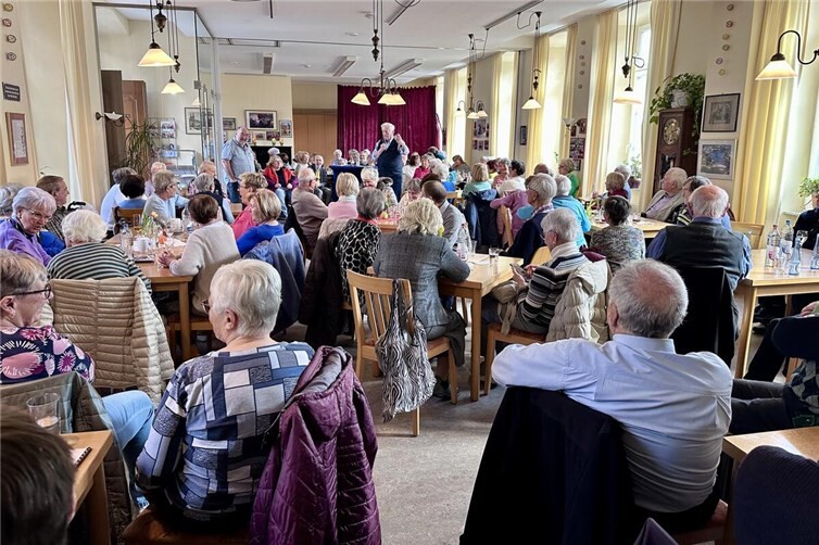 Über 100 Senior:innen lauschten den Koblenzer Geschichten von Manfred Gniffke.