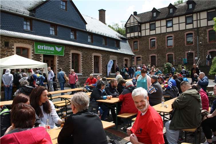 Über 1.000 Menschen mit geistiger und/oder körperlicher Behinderung aus insgesamt 45 Einrichtungen waren nach Kloster Ebernach gekommen, um einen erlebnisreichen und entspannten Tag zu verbringen. Quelle: KlosterEbernach