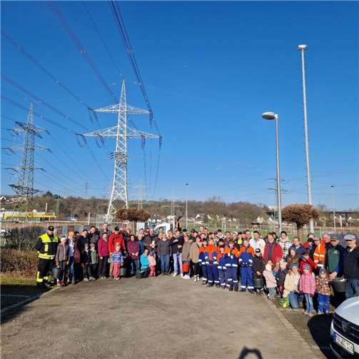 „Über 120 Freiwillige engagierten sich beim Frühjahrsputz der Gemeinde. Foto: Thomas Röser