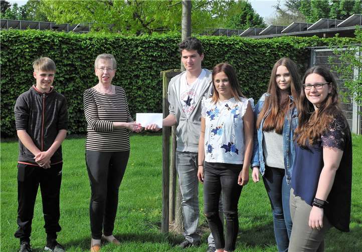 Über 130 Euro brachte die Aktion ein, die dann dem Tierheim Andernach überreicht wurde. Privat