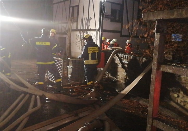 Über 150 Einsatzkräfte arbeiteten in der Nacht.