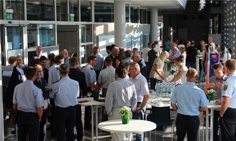 Über 150 Experten aus unterschiedlichsten Bereichen im weiten Feld von inneren Sicherheit waren heute zusammenkommen, um mit- und übereinander zu sprechen. Polizeipräsidiums Koblenz