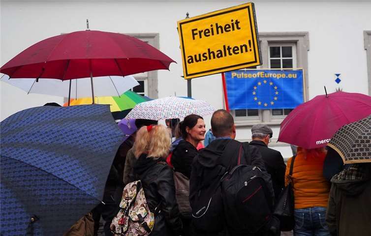 Über 150 Teilnehmer trafen sich zur zehnten Pulse of Europe Demo in KoblenzJANIWOLF