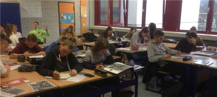 Über 160 Schüler und Schülerinnen bringen sich für Menschenrechte auf der ganzen Welt ein.Foto: Rhein Gymnasium