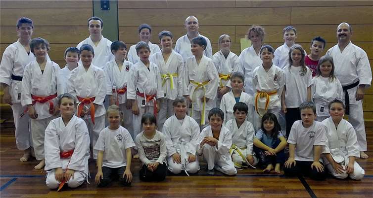 Über 20 Kinder der Karatevereine Dieblich und Binningen verbrachten eine tolle Osterfreizeit mit viel Karate und hatten jede Menge Spaß dabei. privat