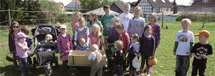 Über 20 Kinder suchten die mehr als 100 Ostereier.