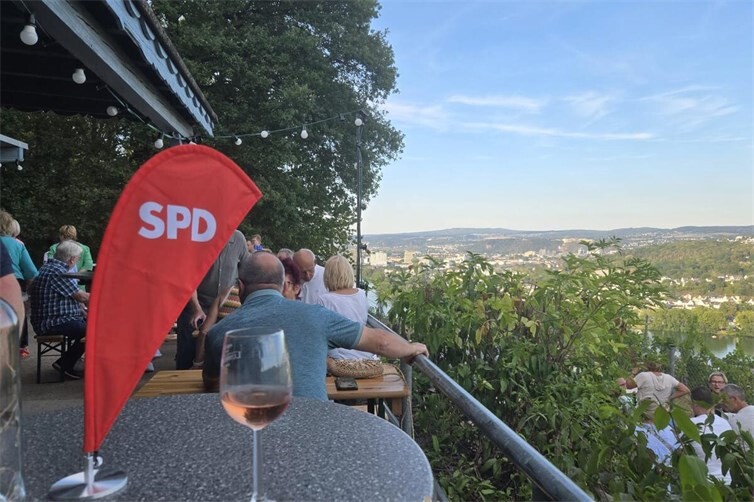 Über 200 Gäste genossen den freien Blick auf Koblenz