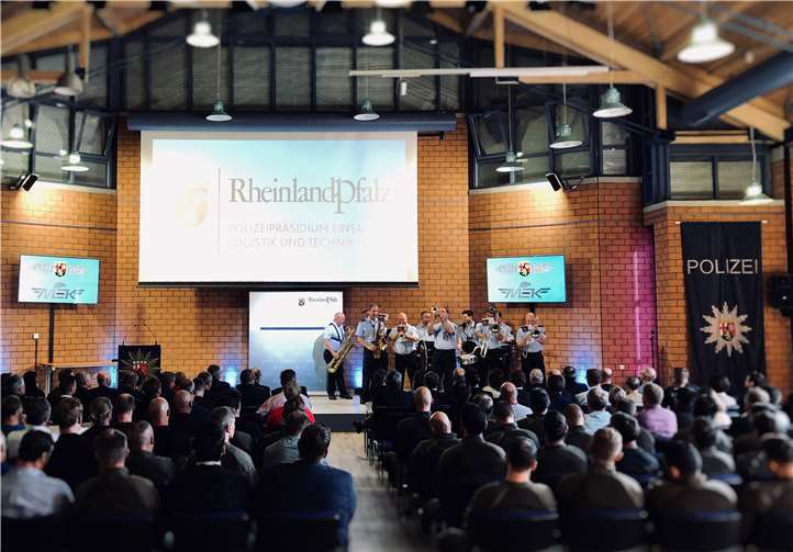 Über 200 Gäste waren zur Feierstunde in die Aula das PP ELT gekommen.