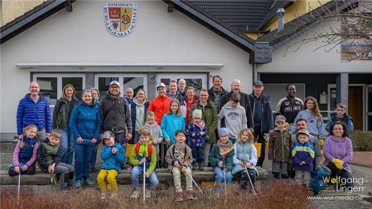 Über 30 Freiwillige machten mit.  Foto: Wolfgang Lingen