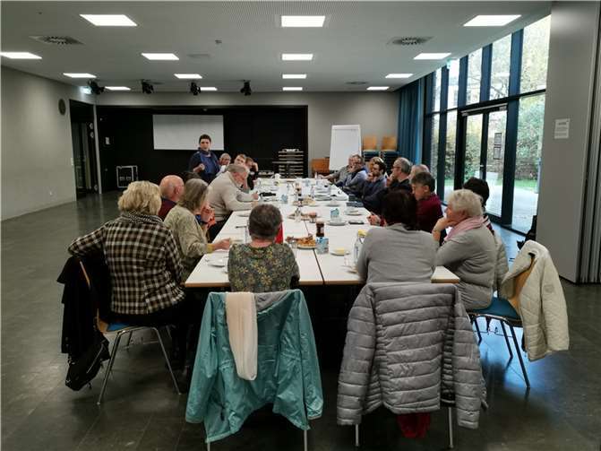 Über 30 Personen den Weg in den großen Saal des Lützeler Bürgerzentrums.  Quelle: Bürgerzentrum Lützel