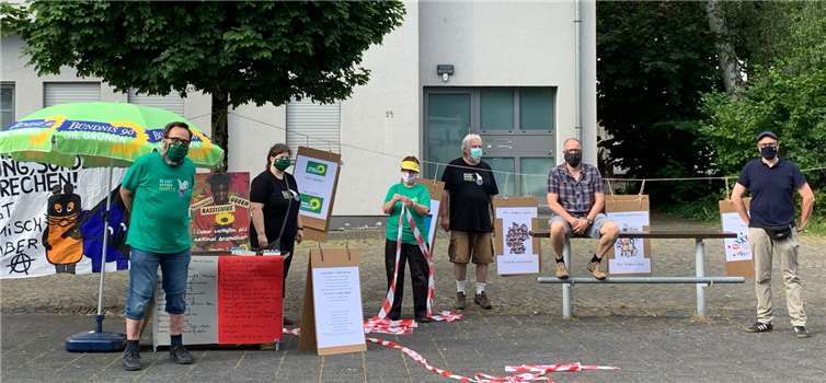 Über 30 Personen wollten gemeinsam mit dem Ortsverband von Bündnis 90 / Die Grünen ein Zeichen gegen Rechts setzen. Foto: privat