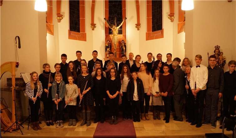 Über 30 junge Musiker traten für eine besinnliche Adventszeit auf.Privat