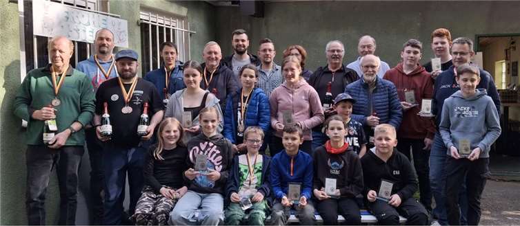 Über 3.000 bunte Ostereier, viele Sachpreise und 45 Ehrenpreise waren auch in diesem Jahr zu gewinnen.  Foto:privat