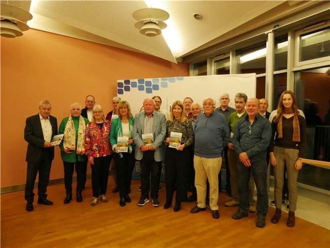 Über 40 Autorinnen und Autoren haben in den vergangenen Monaten Beiträge für die neue Ausgabe des Heimatjahrbuches Cochem-Zell verfasst.  Copyright: Franziska Bartels