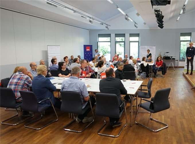 Über 40 Bürgerinnen und Bürger nahmen an der Dialogveranstaltung teil. privat