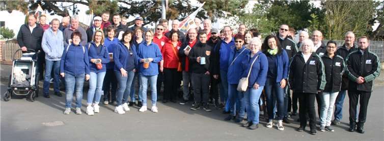 Über 40 Teilnehmer durfte der Vorsitzende des Oberdreeser Ortsausschusses, Peter Eich und Schriftführer Peter Heck anlässlich des jährlichen Köttzuges am Aufstellort begrüßen. Foto: privat