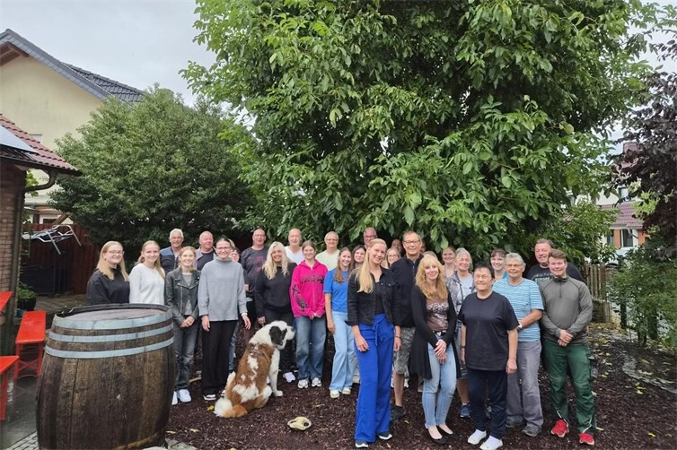 Über 40 aktive Karnevalisten, die die Gesellschaft an Sommer- und Weinfest unterstützen, waren der Einladung gefolgt.
